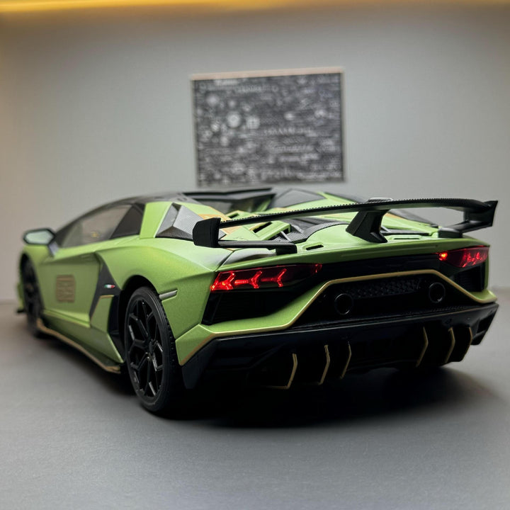 Lamborghini Evontado SVJ 1:18 Alloy Car Model, Cool Kids Toy Car, Multi-functional Collectible Car Model