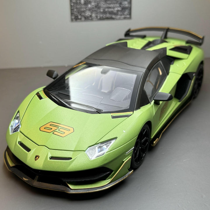 Lamborghini Evontado SVJ 1:18 Alloy Car Model, Cool Kids Toy Car, Multi-functional Collectible Car Model