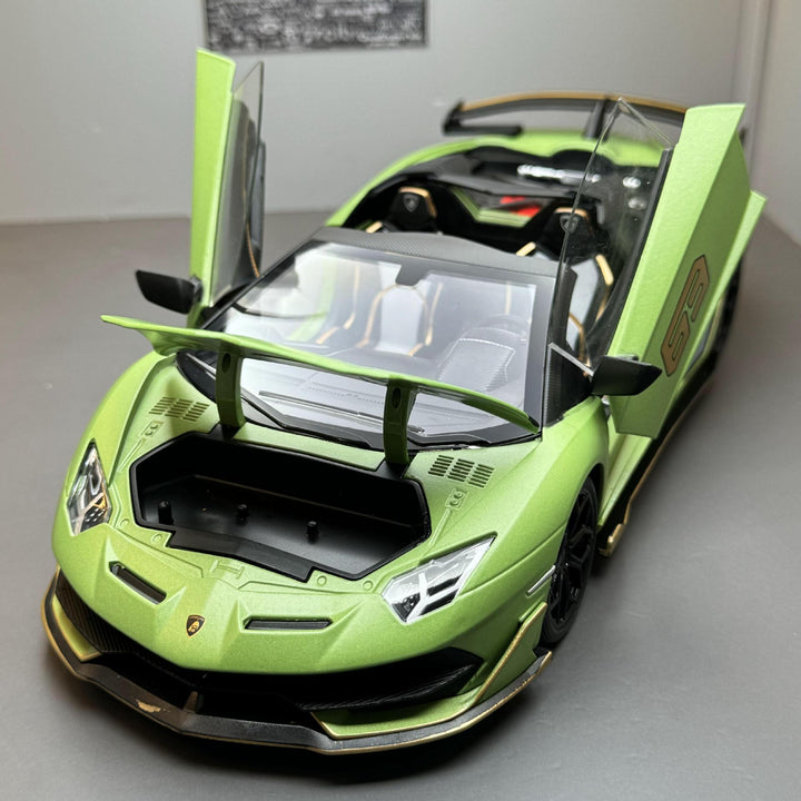 Lamborghini Evontado SVJ 1:18 Alloy Car Model, Cool Kids Toy Car, Multi-functional Collectible Car Model
